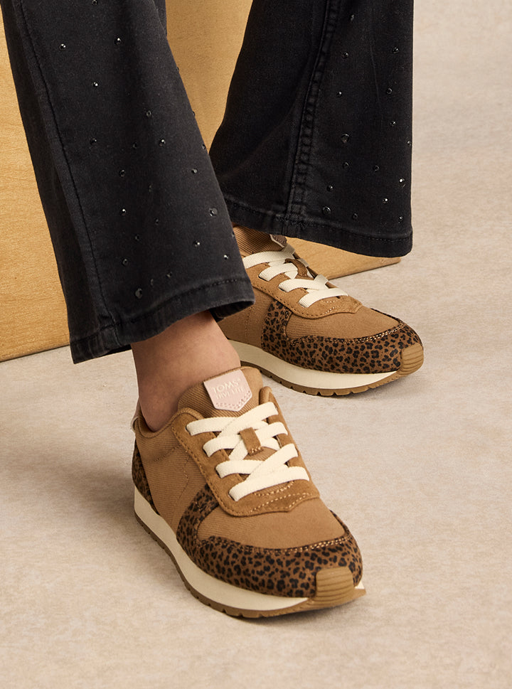 TRVL Lite Retro in  Toffee Micro Leopard / Vintage Twill on foot