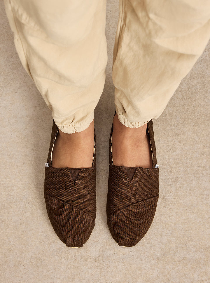 Alpargata in Hot Cocoa Heritage Canvas ​on foot
