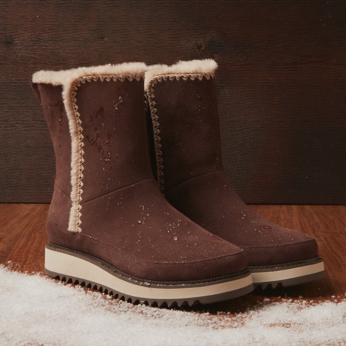 Laydown image of the water resistant oak brown Bergen boots