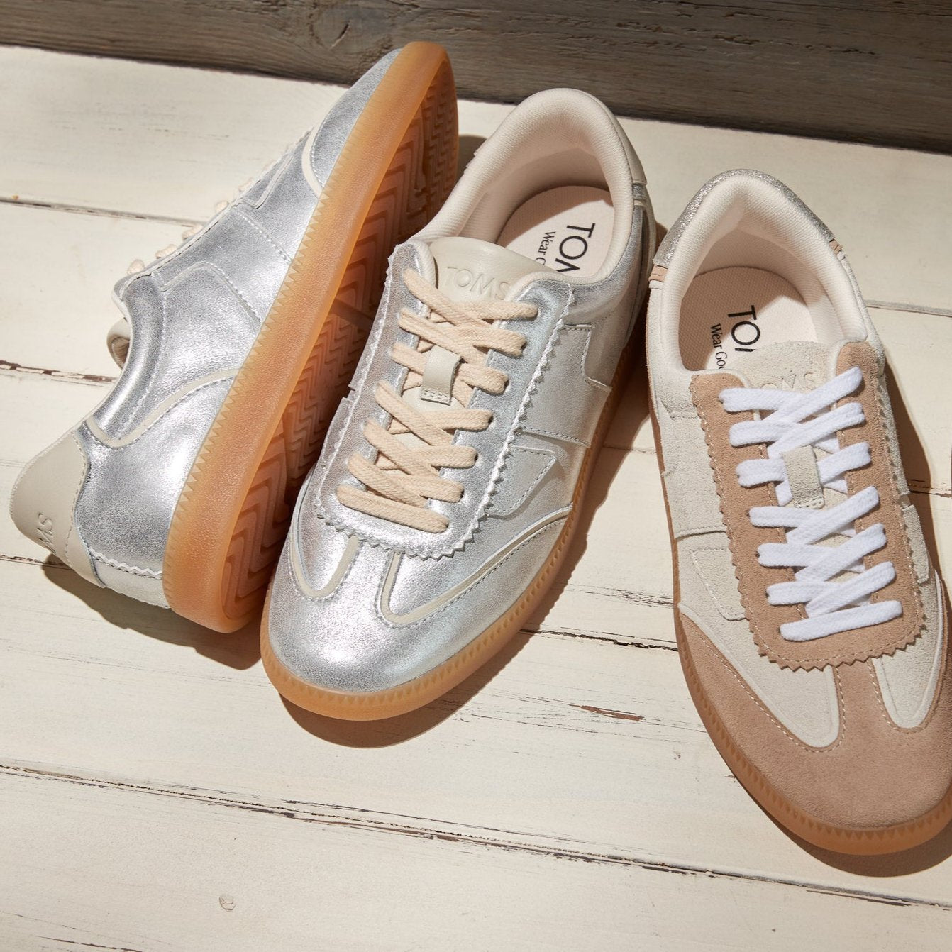 Laydown image of the silver crinkle leather Collins lace up sneaker