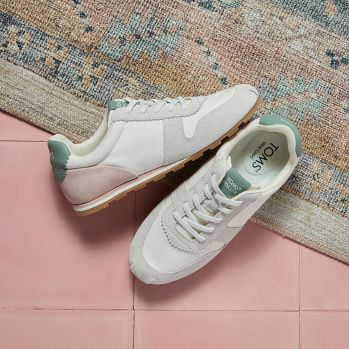 Laydown detail image of the egret TRVL Lite Palisade sneaker