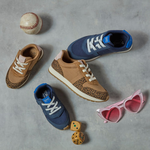 Laydown detail image of the Toddler leopard TRVL Lite Retro sneaker