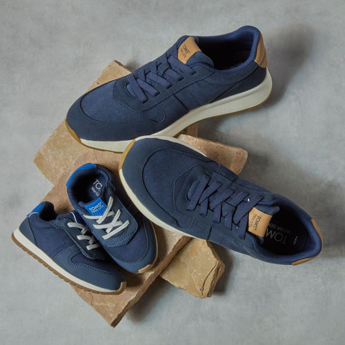 Laydown detail image of the Toddler navy TRVL Lite Retro sneaker